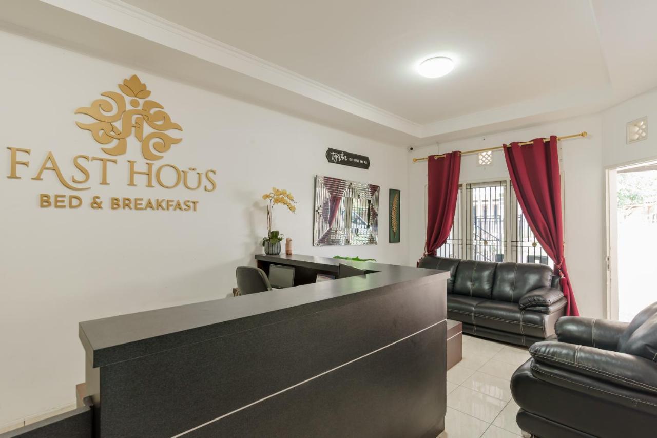 Fast Hous Syariah Bogor Mitra Reddoorz Hotel Kültér fotó